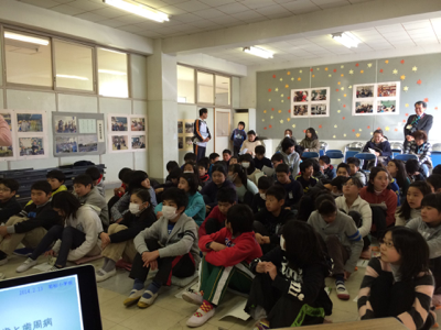 小学校で授業